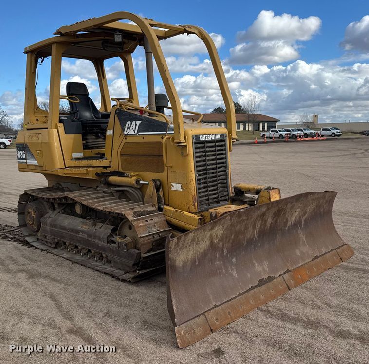 image for item ET4158 2005 Caterpillar D3G XL dozer