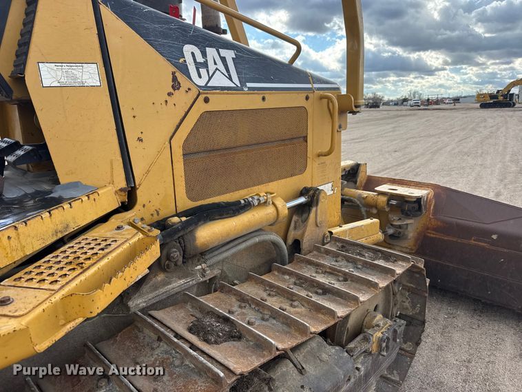 image for item ET4158 2005 Caterpillar D3G XL dozer