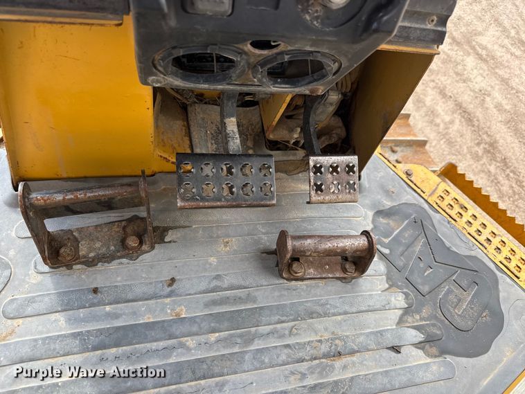 image for item ET4158 2005 Caterpillar D3G XL dozer