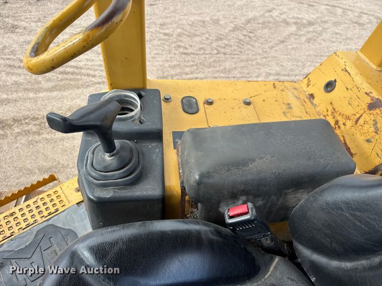 image for item ET4158 2005 Caterpillar D3G XL dozer