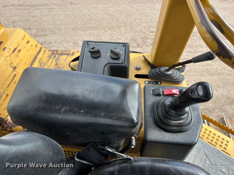 image for item ET4158 2005 Caterpillar D3G XL dozer