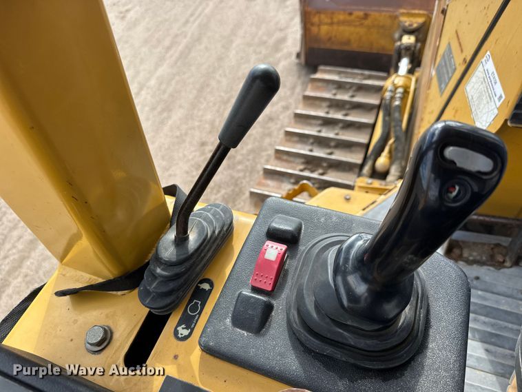 image for item ET4158 2005 Caterpillar D3G XL dozer