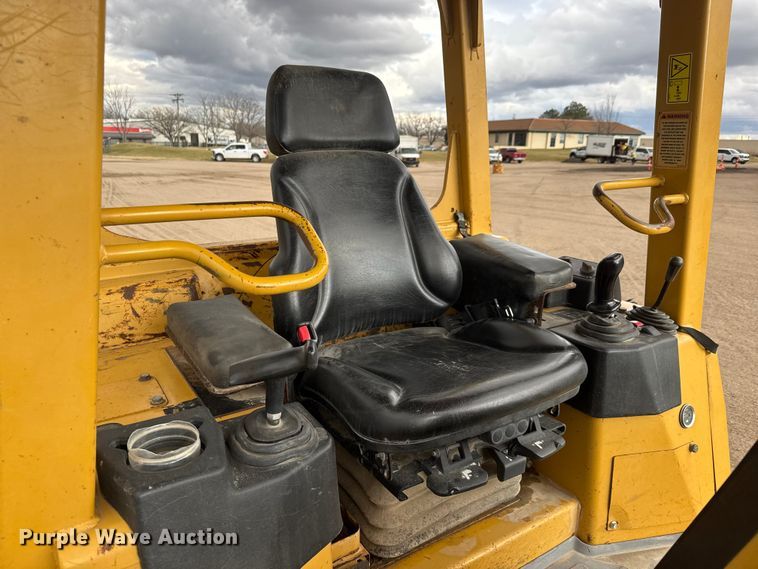 image for item ET4158 2005 Caterpillar D3G XL dozer