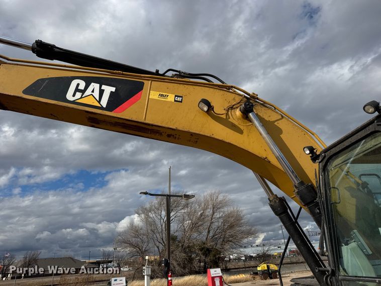 image for item ET4159 2013 Caterpillar 320E L excavator