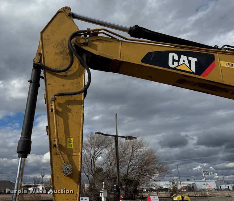 image for item ET4159 2013 Caterpillar 320E L excavator