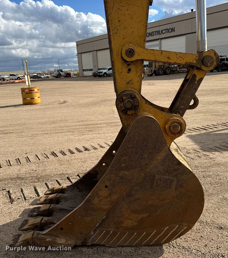 image for item ET4159 2013 Caterpillar 320E L excavator
