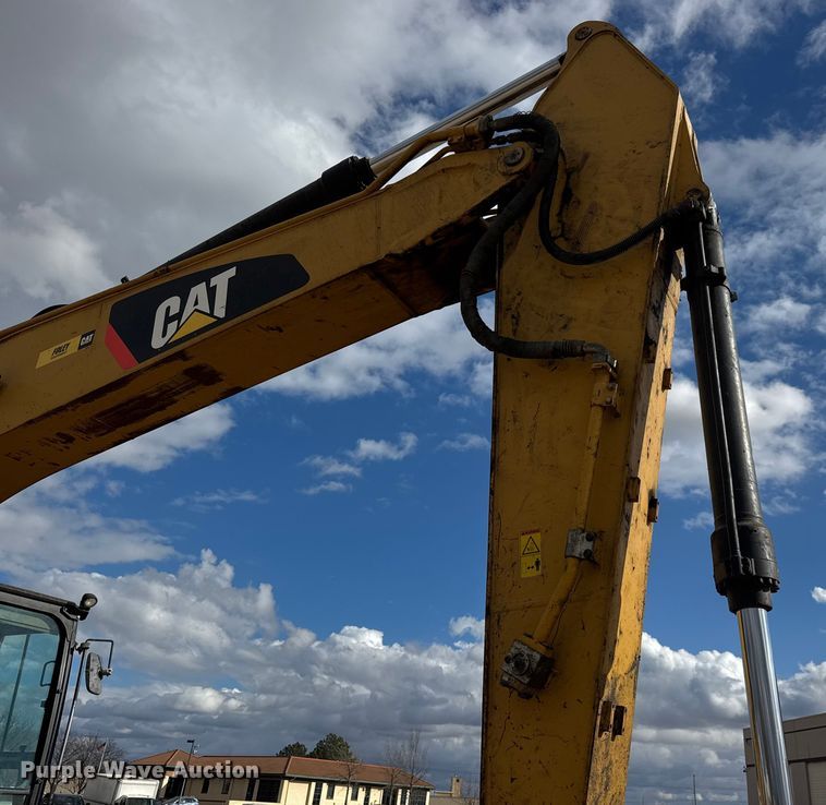 image for item ET4159 2013 Caterpillar 320E L excavator