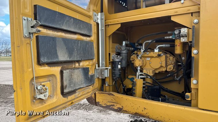image for item ET4159 2013 Caterpillar 320E L excavator