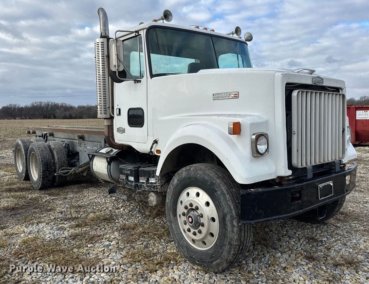 image for item ET4360 1982 Autocar Construcktor 2 roll-off container truck