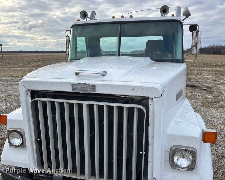 image for item ET4360 1982 Autocar Construcktor 2 roll-off container truck