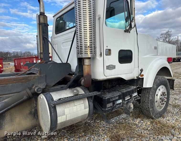 image for item ET4360 1982 Autocar Construcktor 2 roll-off container truck