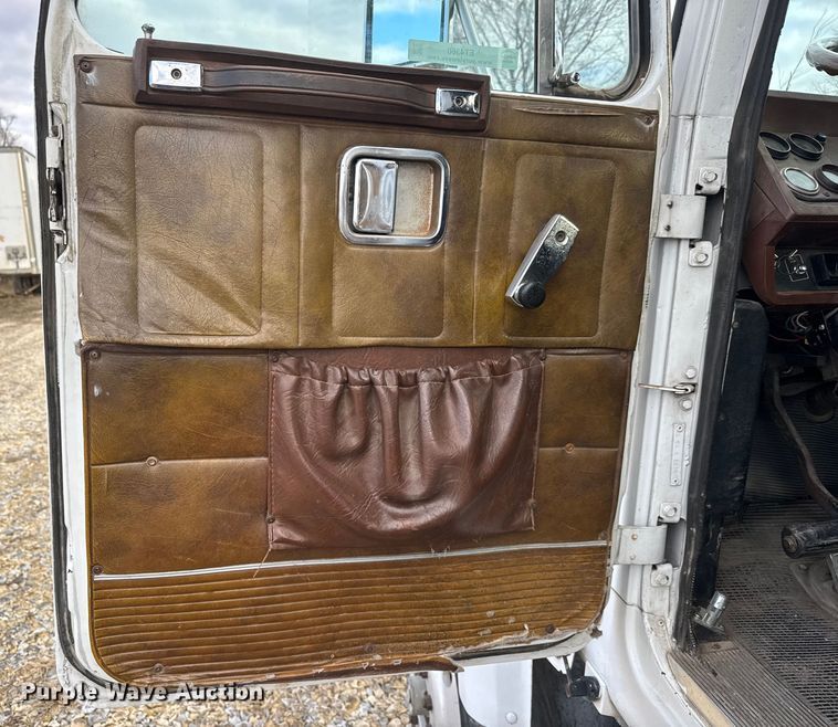 image for item ET4360 1982 Autocar Construcktor 2 roll-off container truck