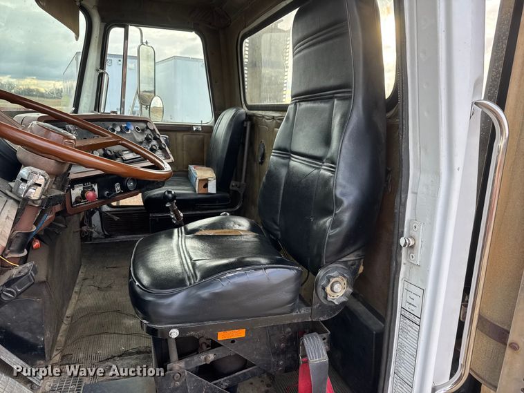 image for item ET4360 1982 Autocar Construcktor 2 roll-off container truck