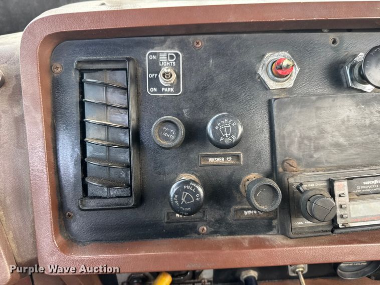 image for item ET4360 1982 Autocar Construcktor 2 roll-off container truck