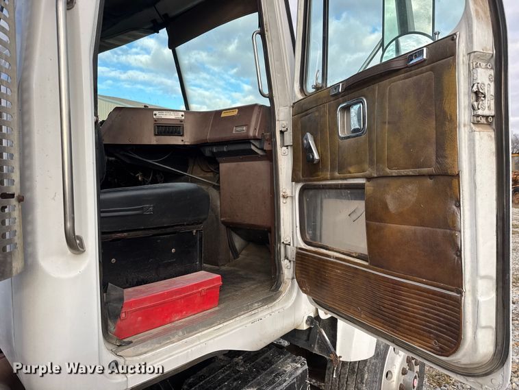 image for item ET4360 1982 Autocar Construcktor 2 roll-off container truck