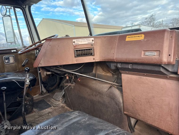 image for item ET4360 1982 Autocar Construcktor 2 roll-off container truck