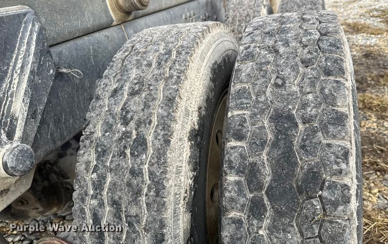 image for item ET4360 1982 Autocar Construcktor 2 roll-off container truck