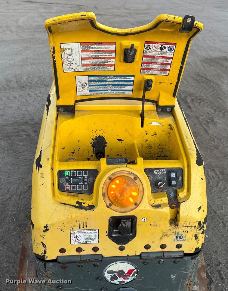 image for item ET4385 2013 Wacker Neuson RTX-SC2 trench compactor