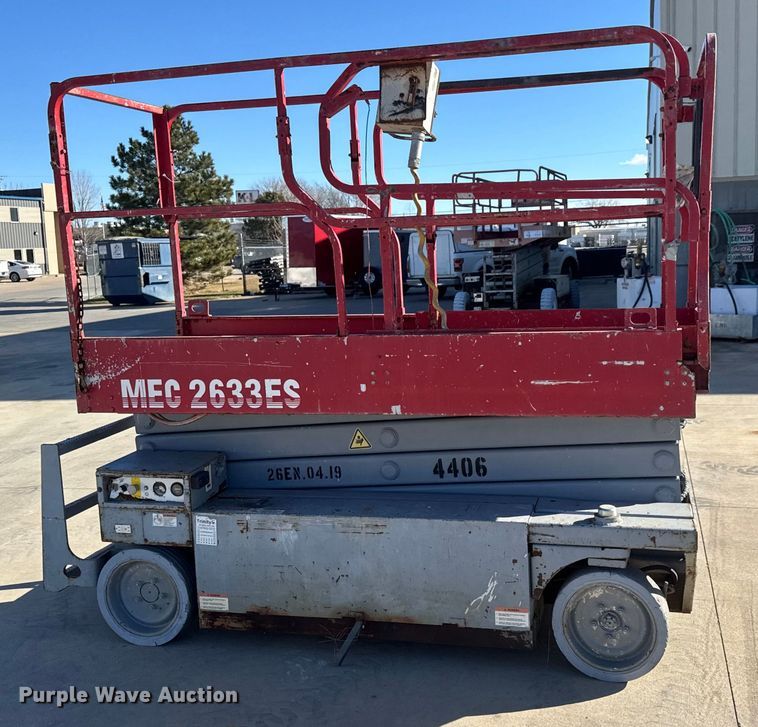 image for item ET4391 2005 MEC 2633ES scissor lift