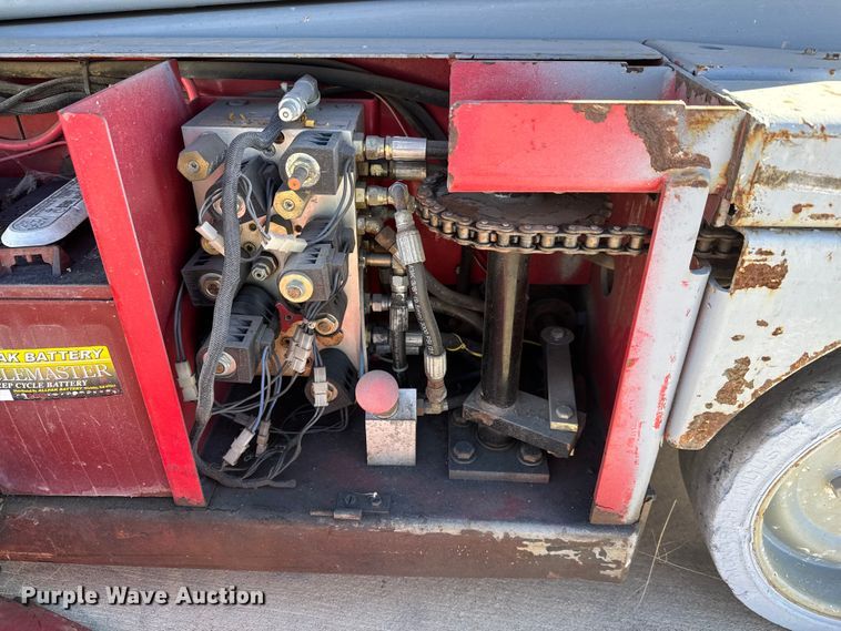 image for item ET4391 2005 MEC 2633ES scissor lift