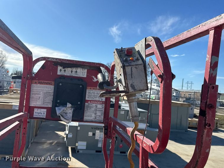 image for item ET4391 2005 MEC 2633ES scissor lift