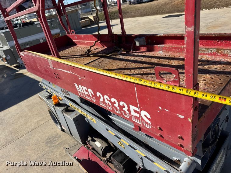 image for item ET4391 2005 MEC 2633ES scissor lift