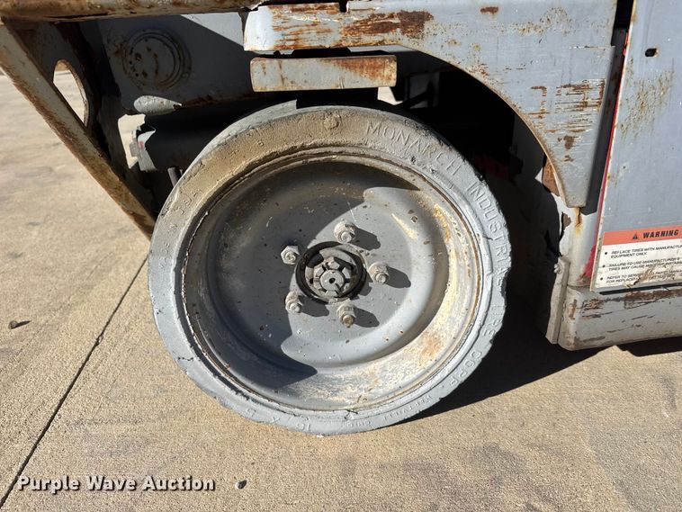 image for item ET4391 2005 MEC 2633ES scissor lift