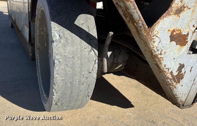 image for item ET4391 2005 MEC 2633ES scissor lift