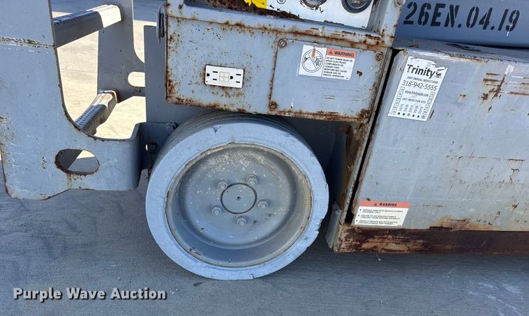 image for item ET4391 2005 MEC 2633ES scissor lift