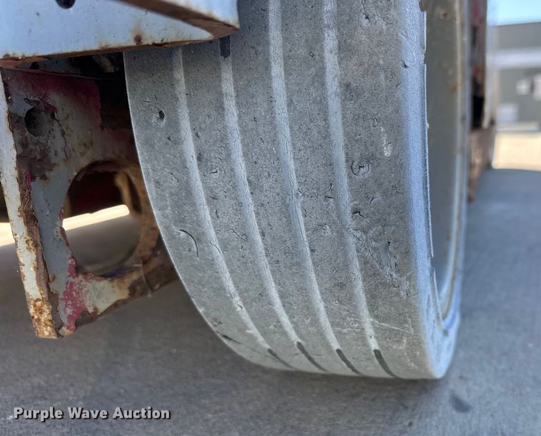 image for item ET4391 2005 MEC 2633ES scissor lift