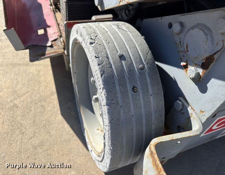 image for item ET4391 2005 MEC 2633ES scissor lift