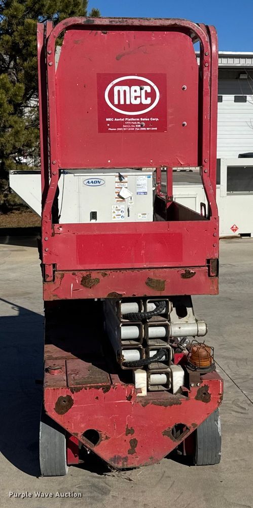 image for item ET4392 2004 MEC 1932ES scissor lift