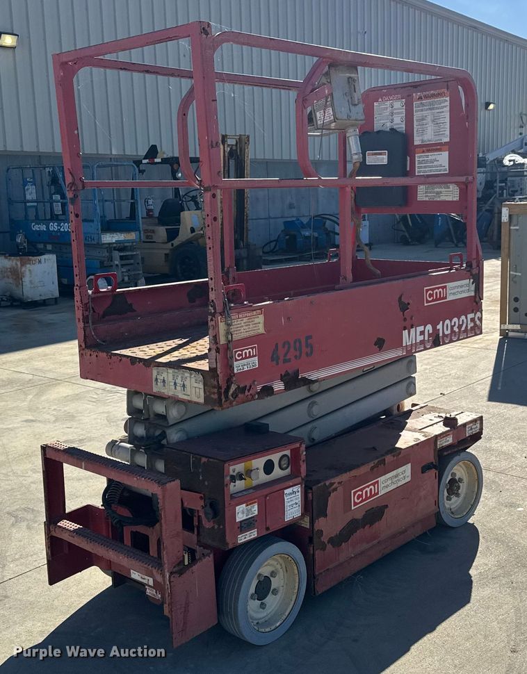image for item ET4392 2004 MEC 1932ES scissor lift