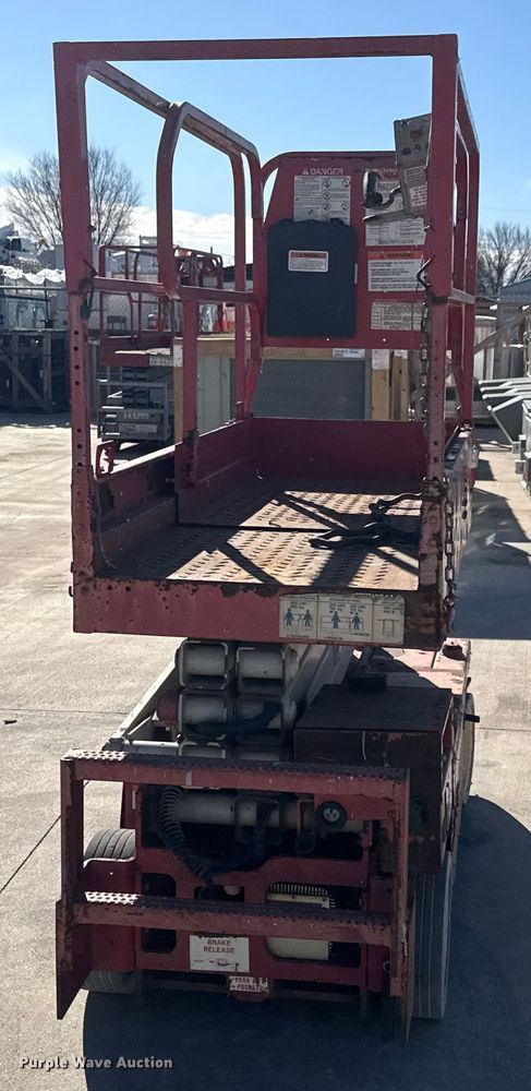 image for item ET4392 2004 MEC 1932ES scissor lift