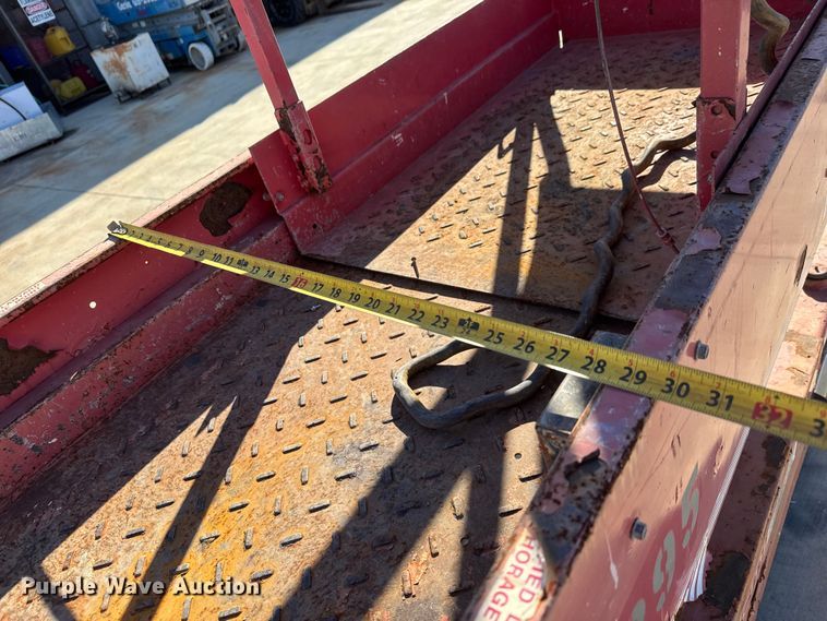 image for item ET4392 2004 MEC 1932ES scissor lift