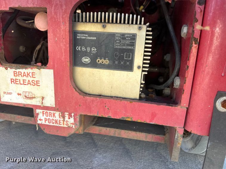 image for item ET4392 2004 MEC 1932ES scissor lift