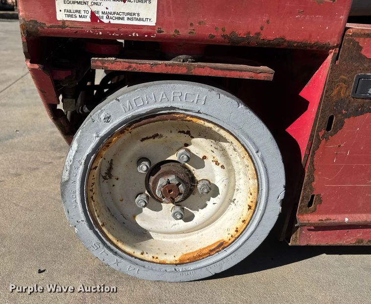 image for item ET4392 2004 MEC 1932ES scissor lift