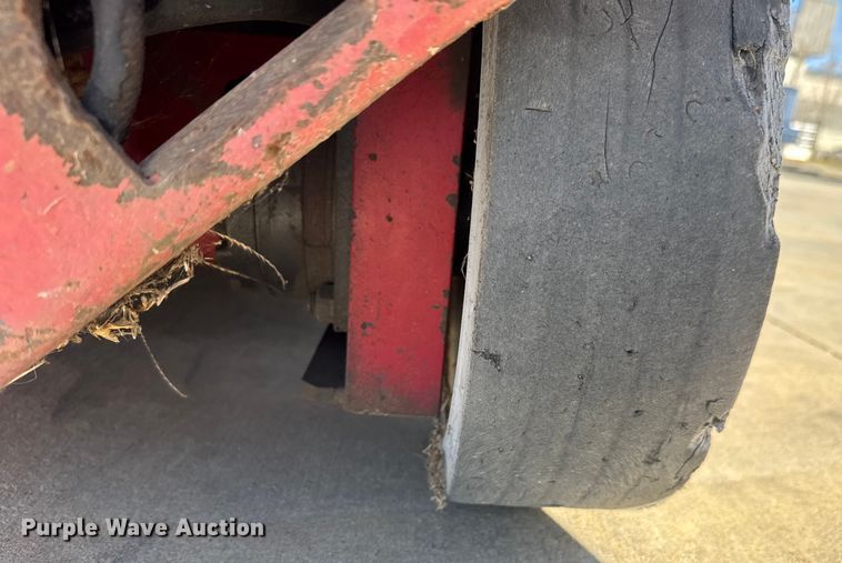 image for item ET4392 2004 MEC 1932ES scissor lift