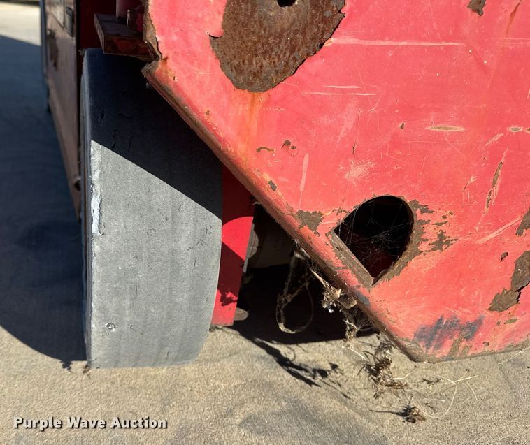 image for item ET4392 2004 MEC 1932ES scissor lift