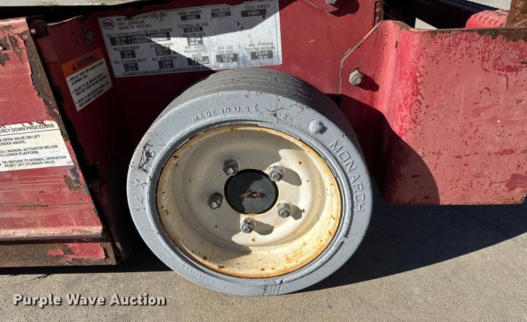 image for item ET4392 2004 MEC 1932ES scissor lift