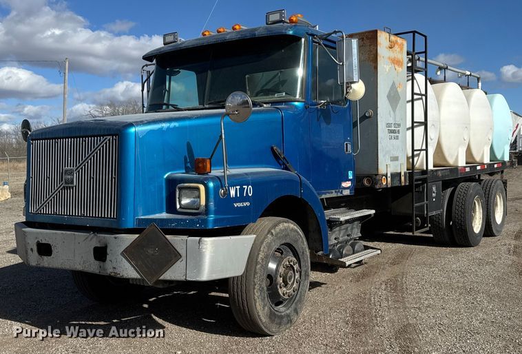 image for item ET4398 1997 Volvo WG64T tank truck