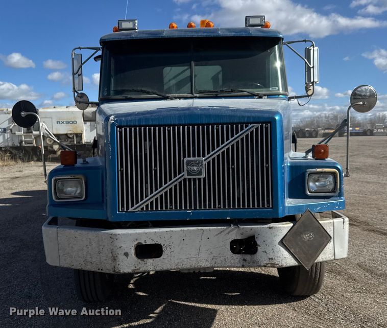 image for item ET4398 1997 Volvo WG64T tank truck