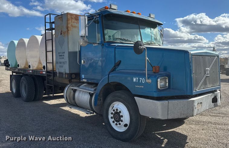 image for item ET4398 1997 Volvo WG64T tank truck