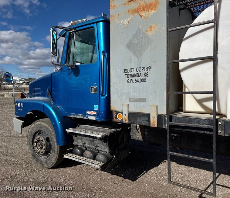 image for item ET4398 1997 Volvo WG64T tank truck