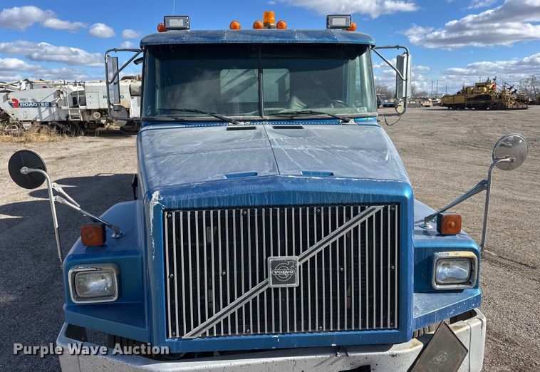 image for item ET4398 1997 Volvo WG64T tank truck