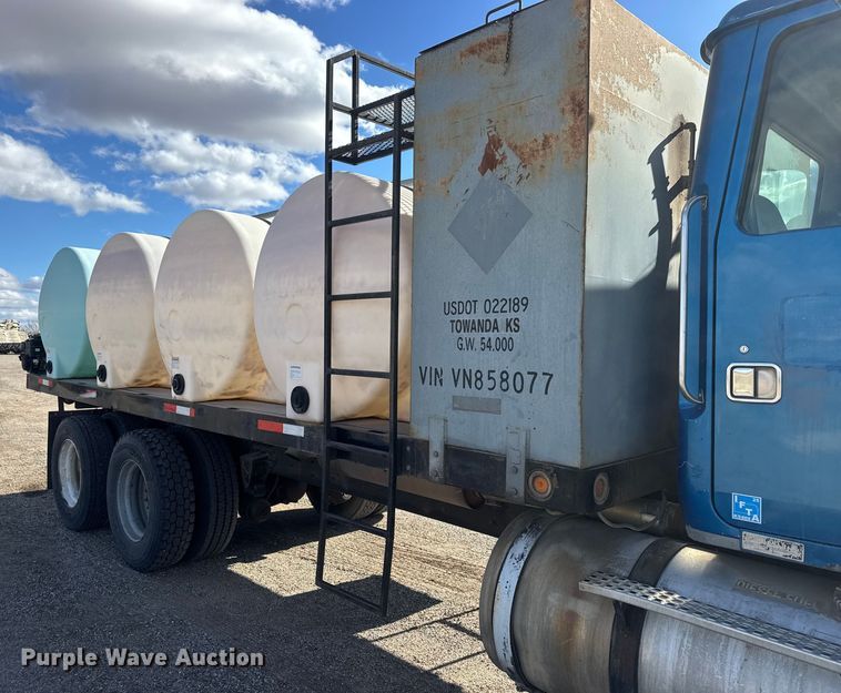 image for item ET4398 1997 Volvo WG64T tank truck