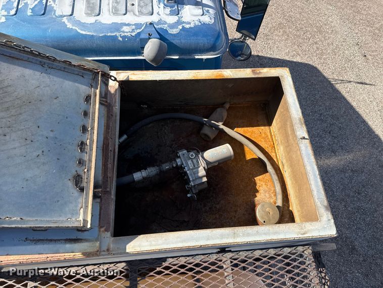 image for item ET4398 1997 Volvo WG64T tank truck