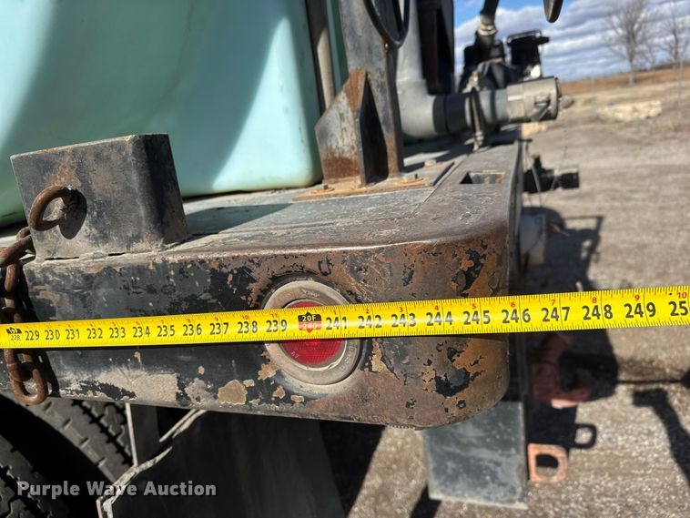 image for item ET4398 1997 Volvo WG64T tank truck