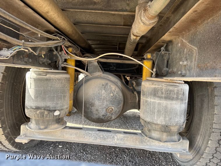 image for item ET4398 1997 Volvo WG64T tank truck