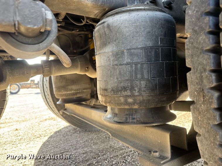 image for item ET4398 1997 Volvo WG64T tank truck